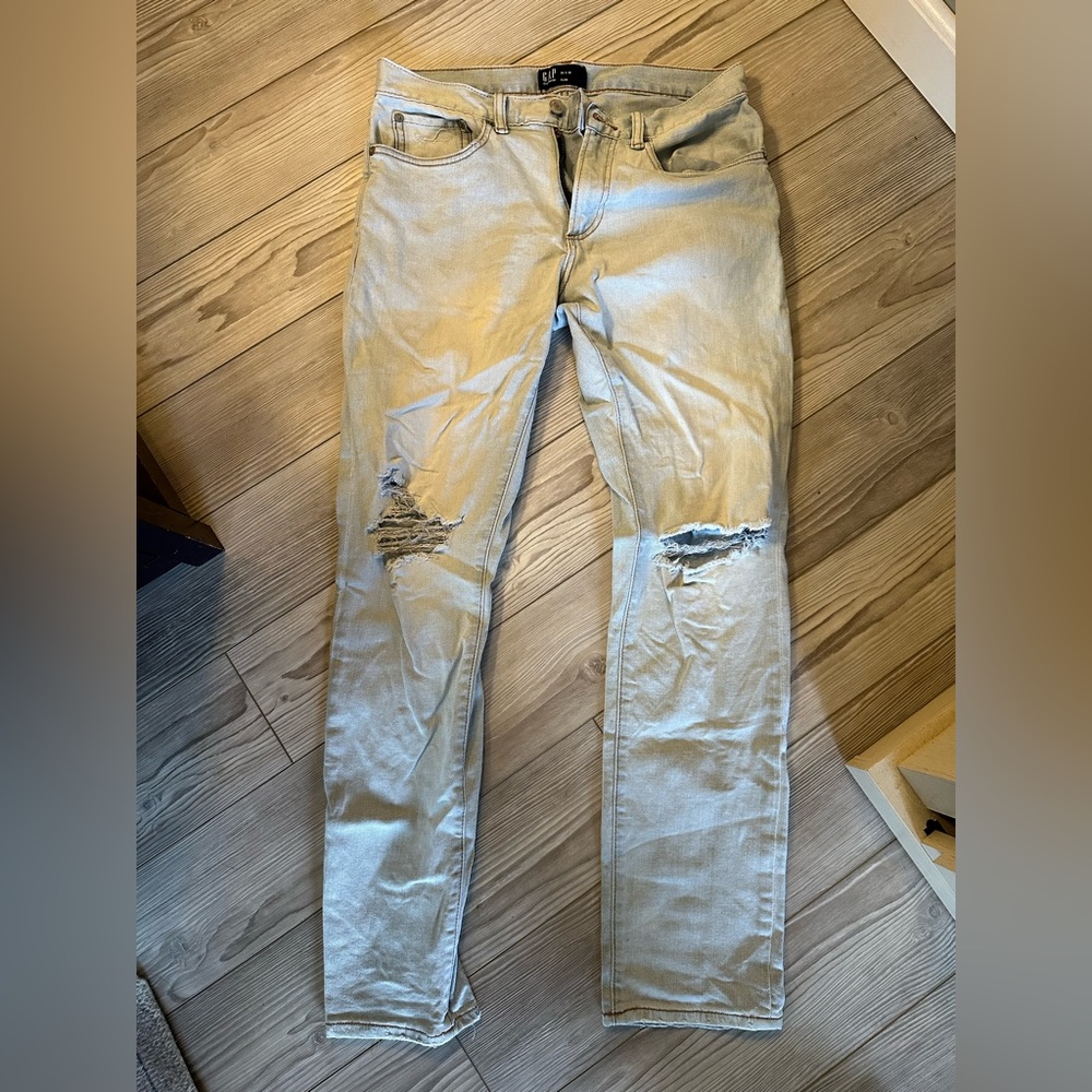 Gap Men’s distressed jeans 30x30